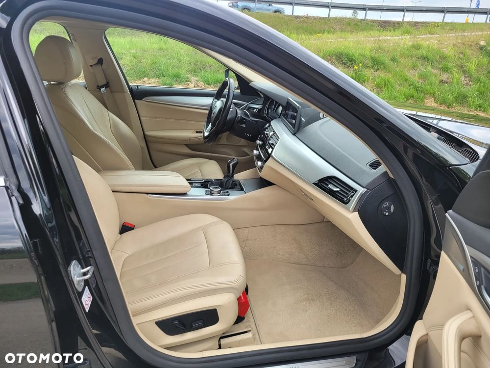BMW Seria 5 520d Sport Line - 14