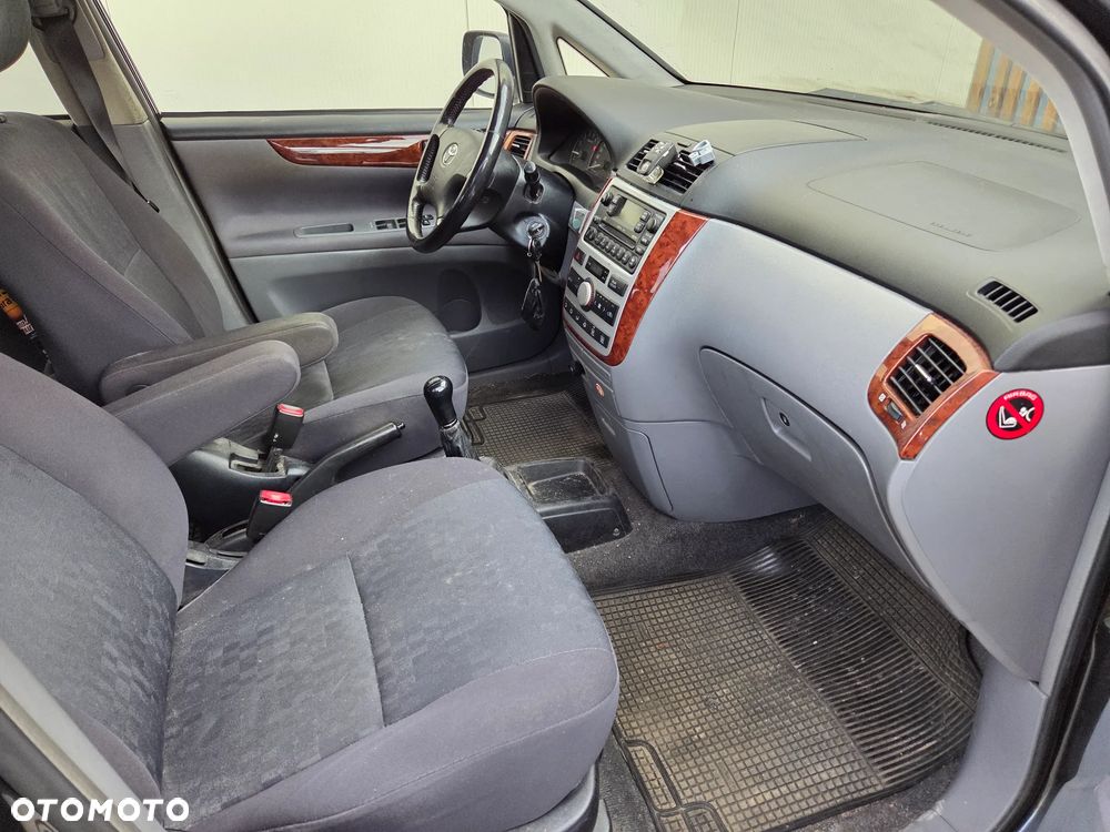 Toyota Avensis 2.0 D-4D Luna - 12