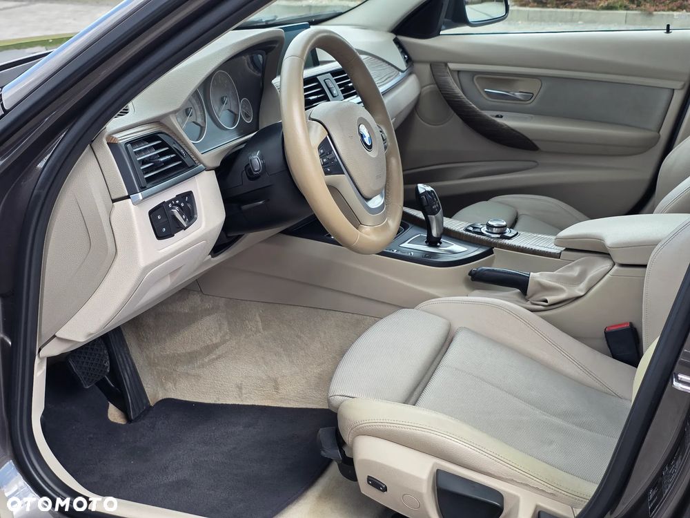 BMW Seria 3 320i Modern Line - 29