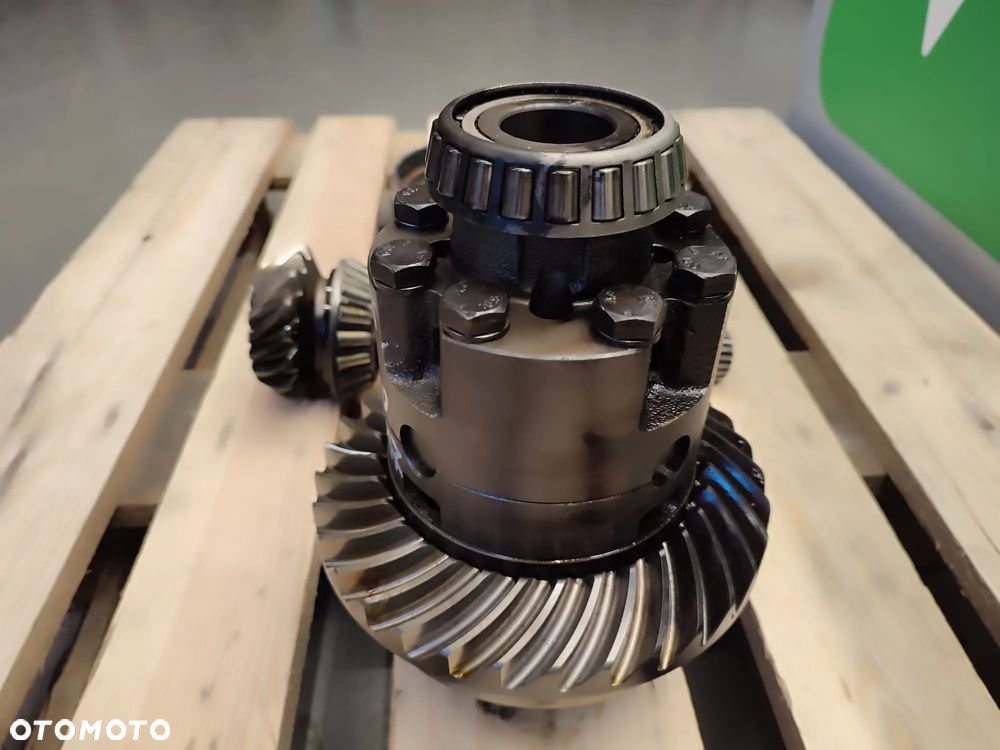 Dyferencjał ZF F712301020010 F514300020440 Fendt 712 Vario - 4