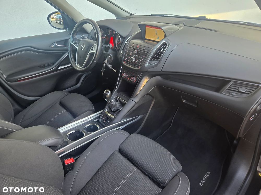 Opel Zafira - 10