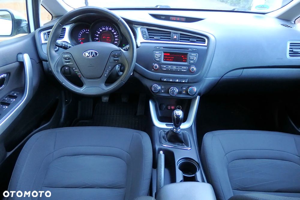 Kia Ceed 1.4 CVVT UEFA EURO 2016 - 15