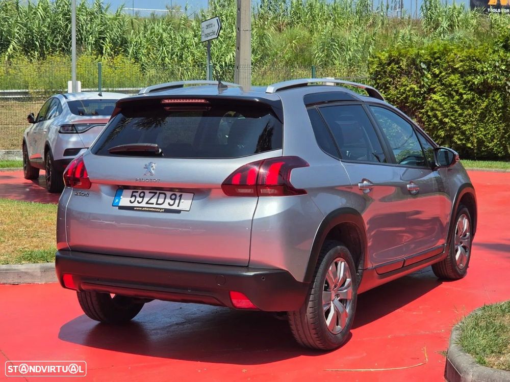 Peugeot 2008 1.2 PureTech Signature - 4