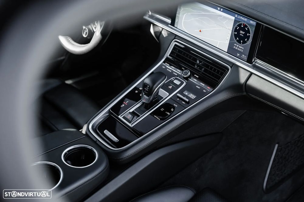 Porsche Panamera Sport Turismo 4 E-Hybrid - 23