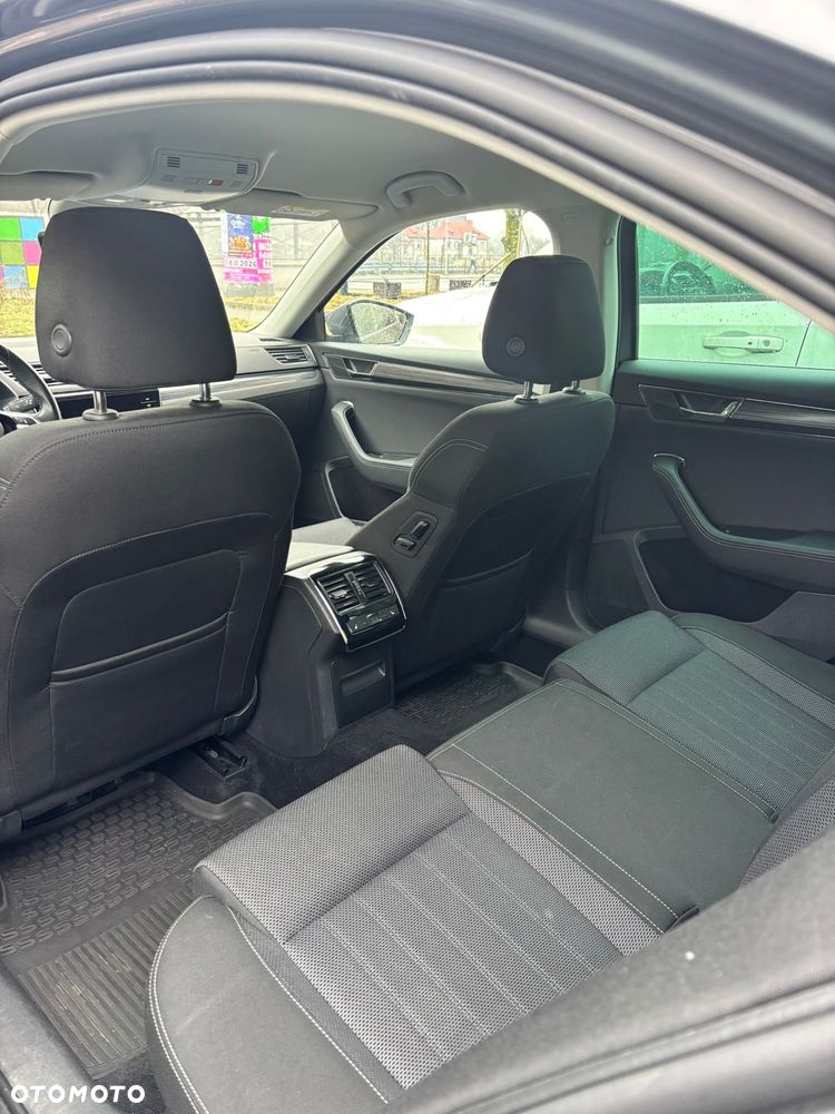 Skoda Superb 2.0 TDI SCR 4x4 Style DSG - 11