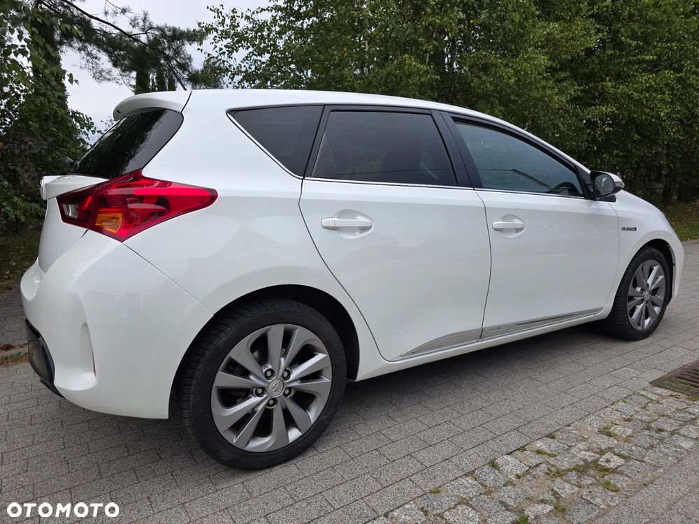 Toyota Auris 1.8 HSD Luna - 17