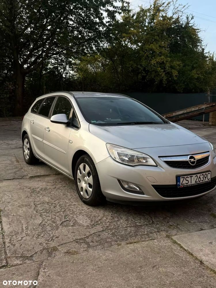 Opel Astra 2012 photo 2