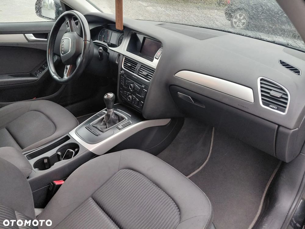 Audi A4 Limousine - 8