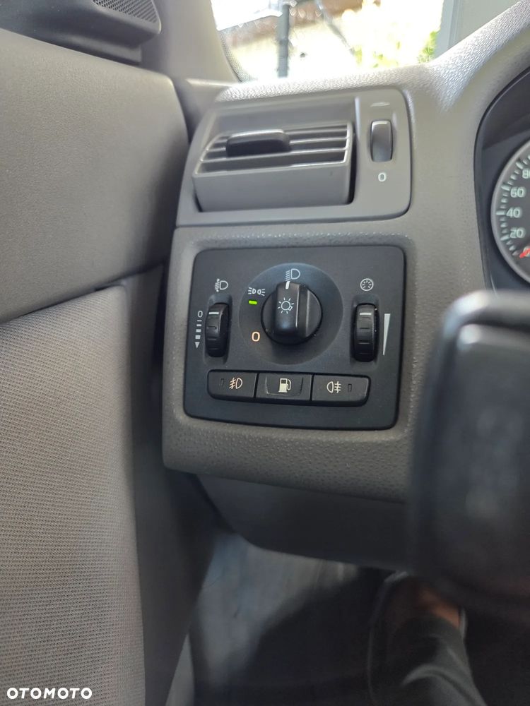 Volvo V50 2.4 - 21