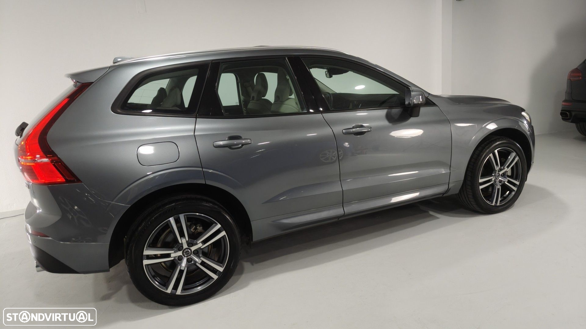 Volvo XC 60 2.0 T8 PHEV Momentum Plus AWD - 8