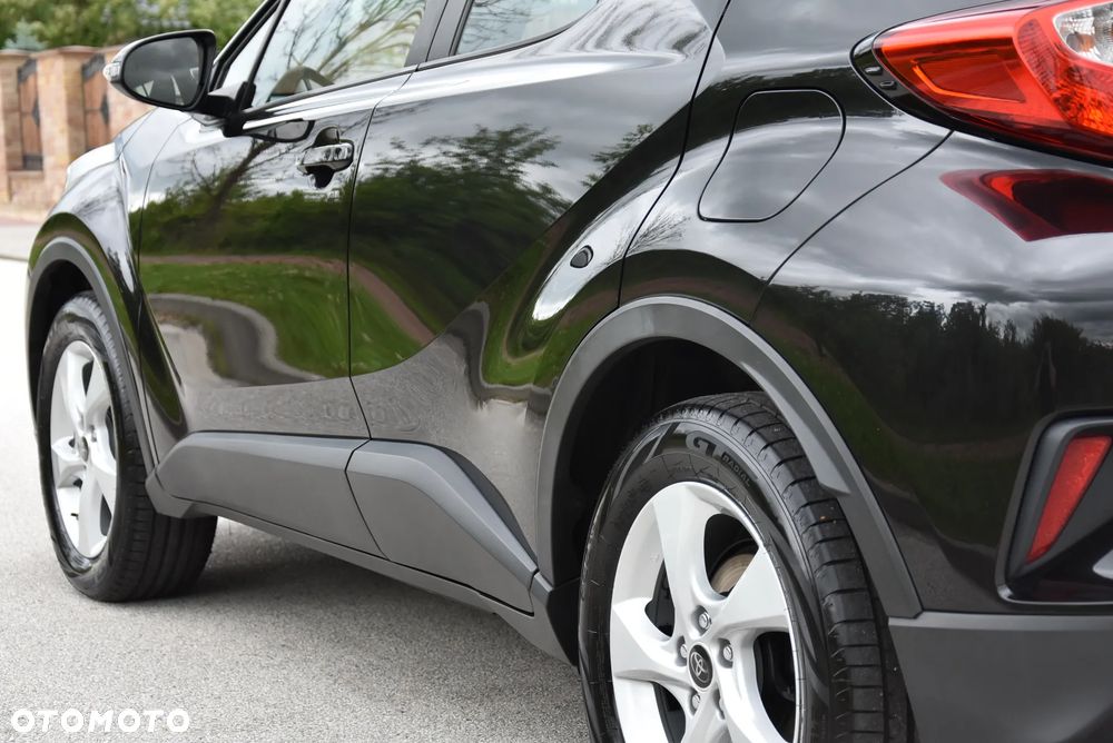 Toyota C-HR 1.2 Turbo Team Deutschland - 21