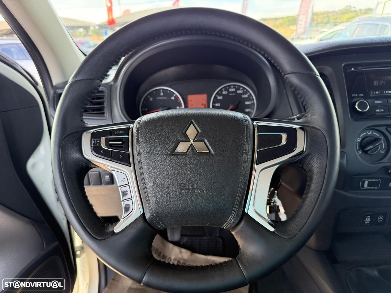 Mitsubishi L200 2.4 DI-D Club Campera 4WD - 14
