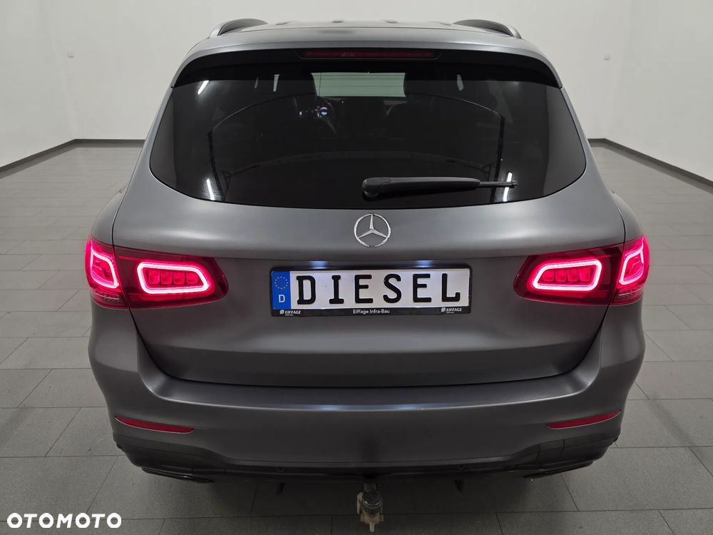 Mercedes-Benz GLC 220 d 4Matic 9G-TRONIC AMG Line Plus - 36