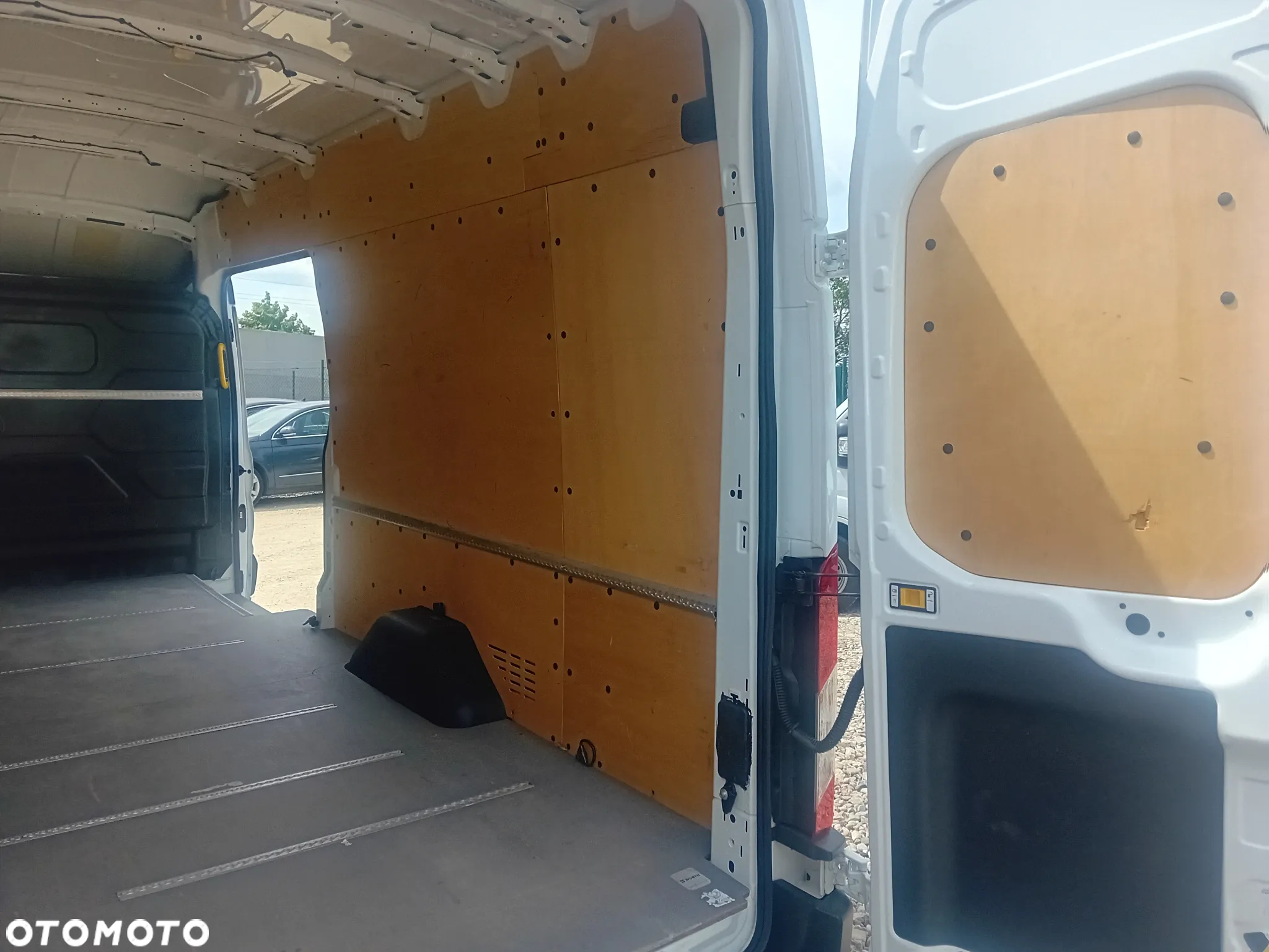 Ford Transit - 12