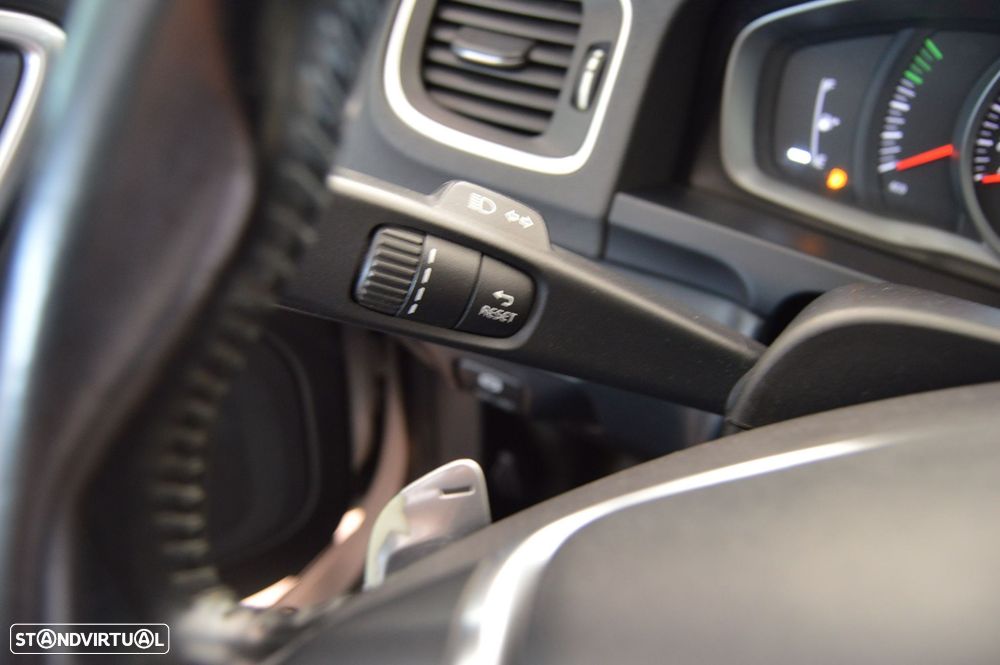 Volvo V60 1.6 D2 Drive Momentum Powershift Start/Stop - 23