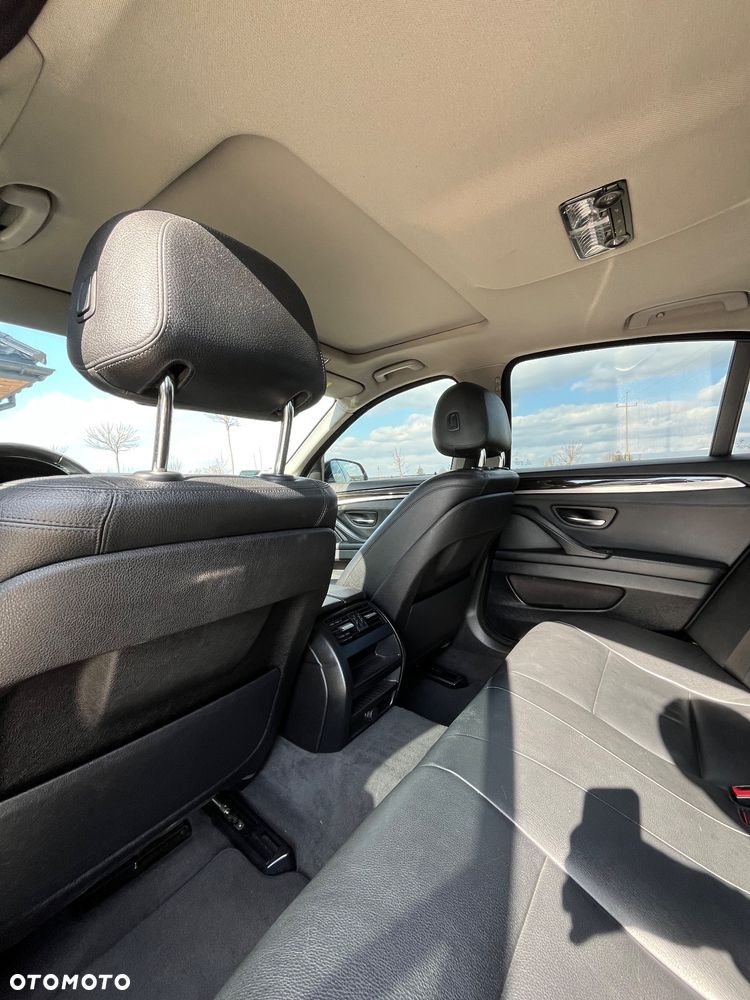 BMW Seria 5 530d Luxury Line - 33