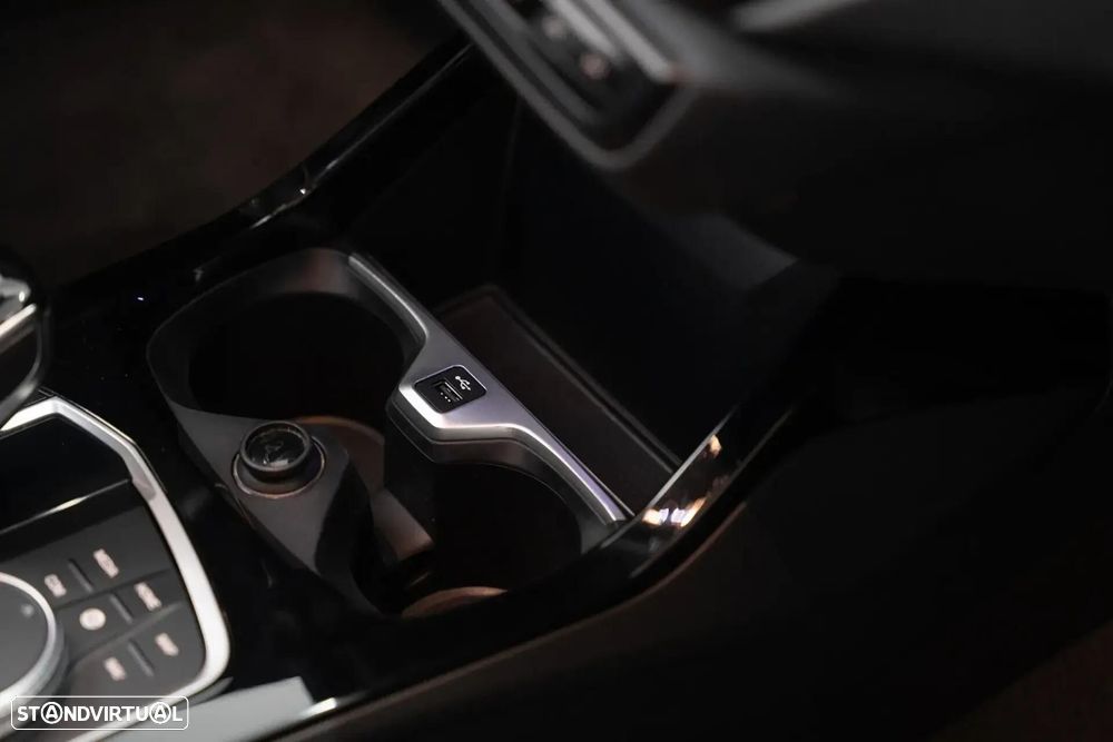 BMW 116 d Pack Desportivo M Auto - 23