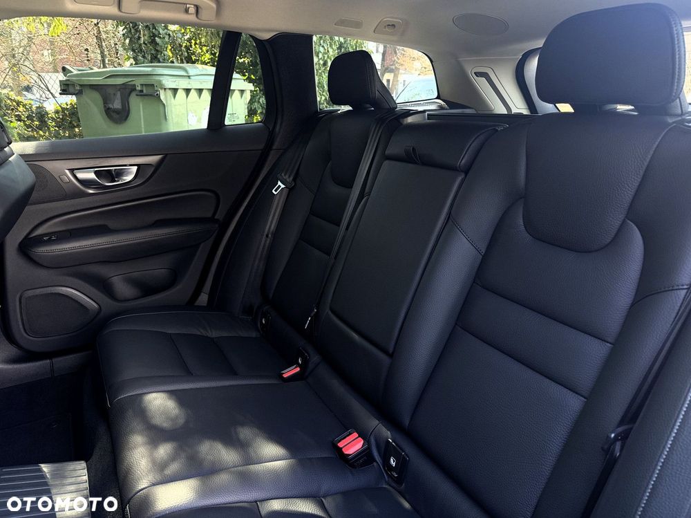 Volvo V60 T8 AWD Plus Dark - 30