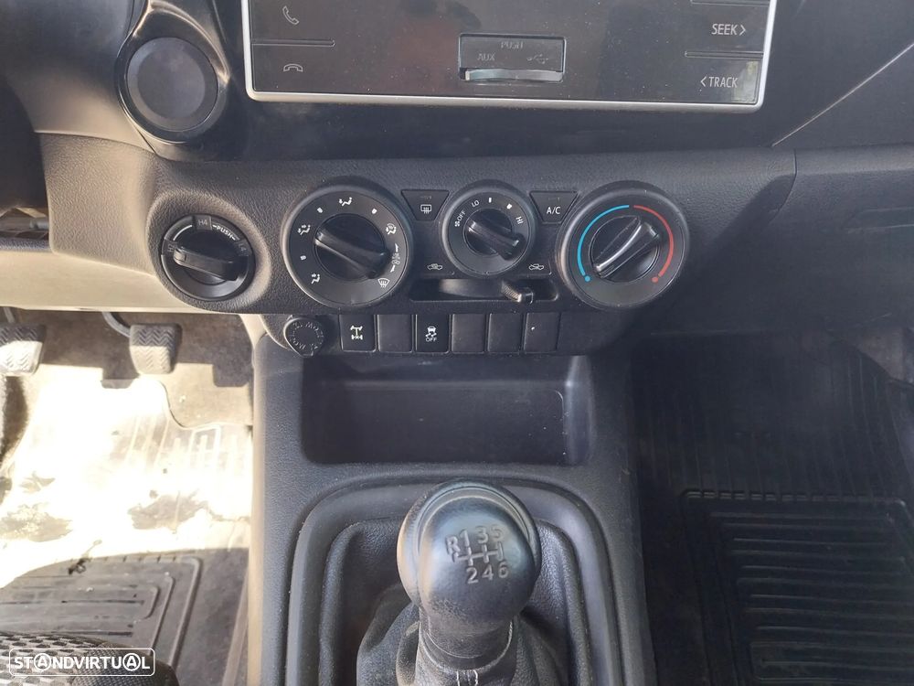 Toyota Hilux 2.4 D-4D 4WD CD CM - 12