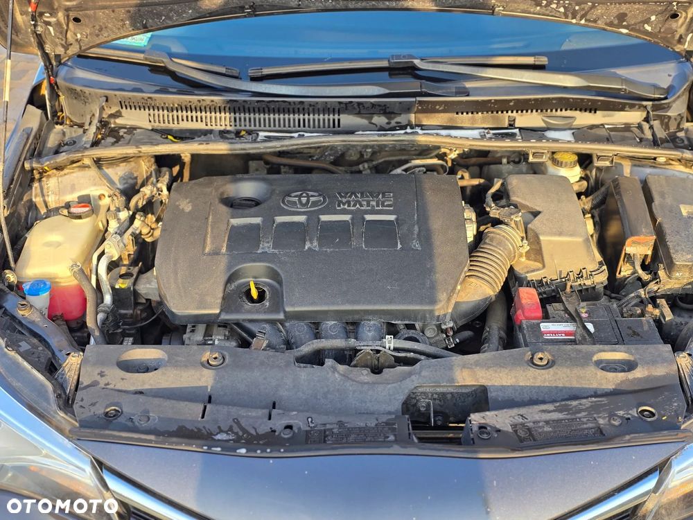 Toyota Avensis 1.8 Premium - 25