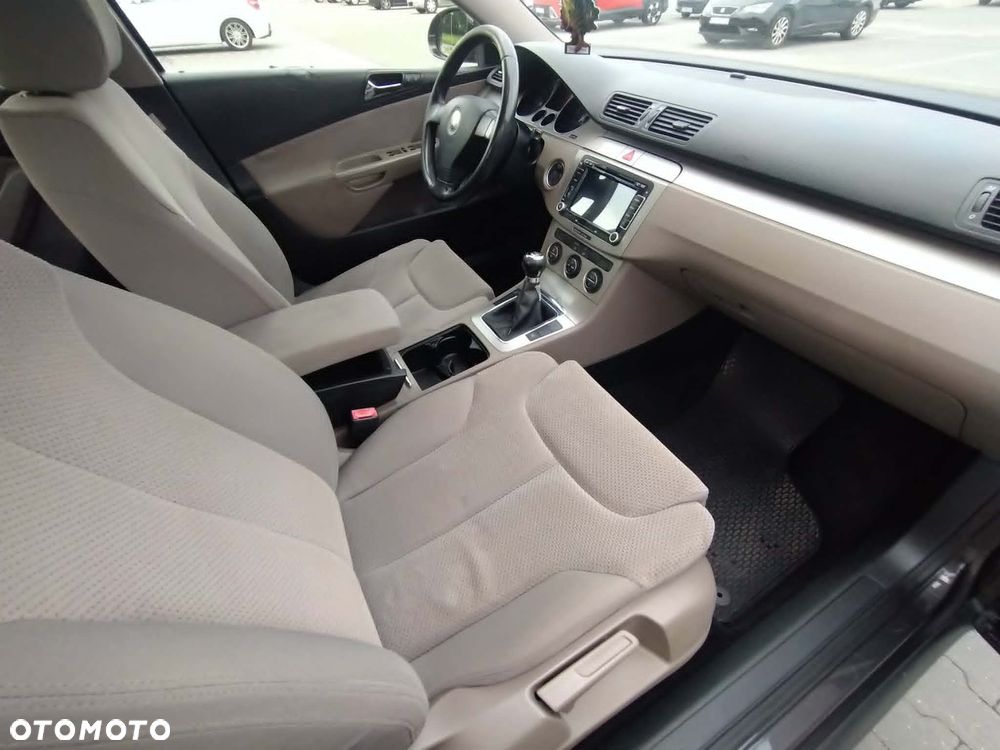 Volkswagen Passat 2.0 TDI Comfortline - 12