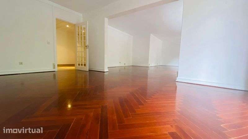 Apartamento de Excelência | T4+1 na Estrela | 4.000€ - Grande imagem: 2/12
