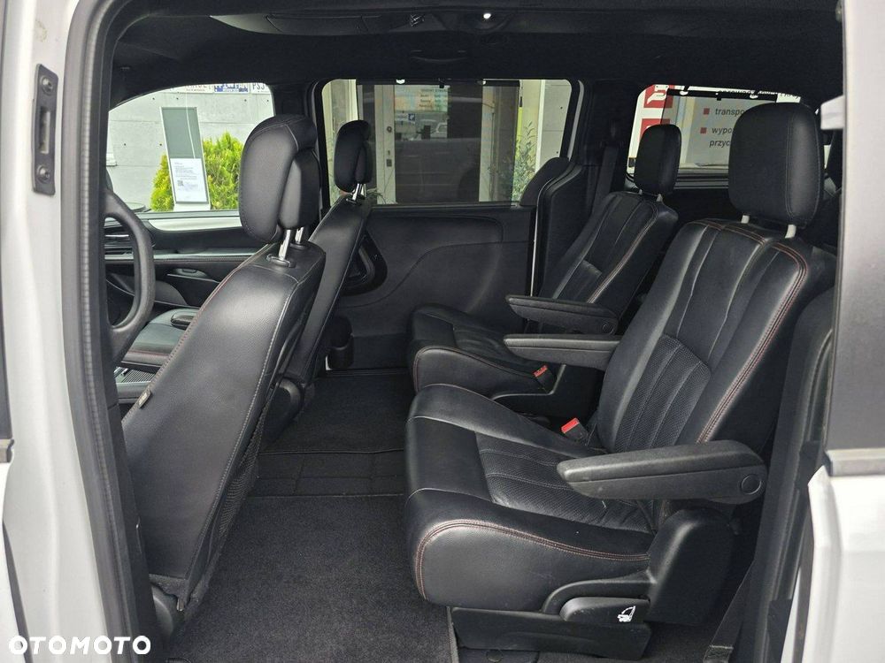 Dodge Grand Caravan - 25