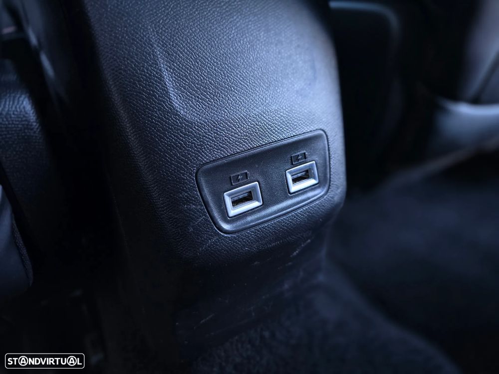 Peugeot e-208 GT - 42