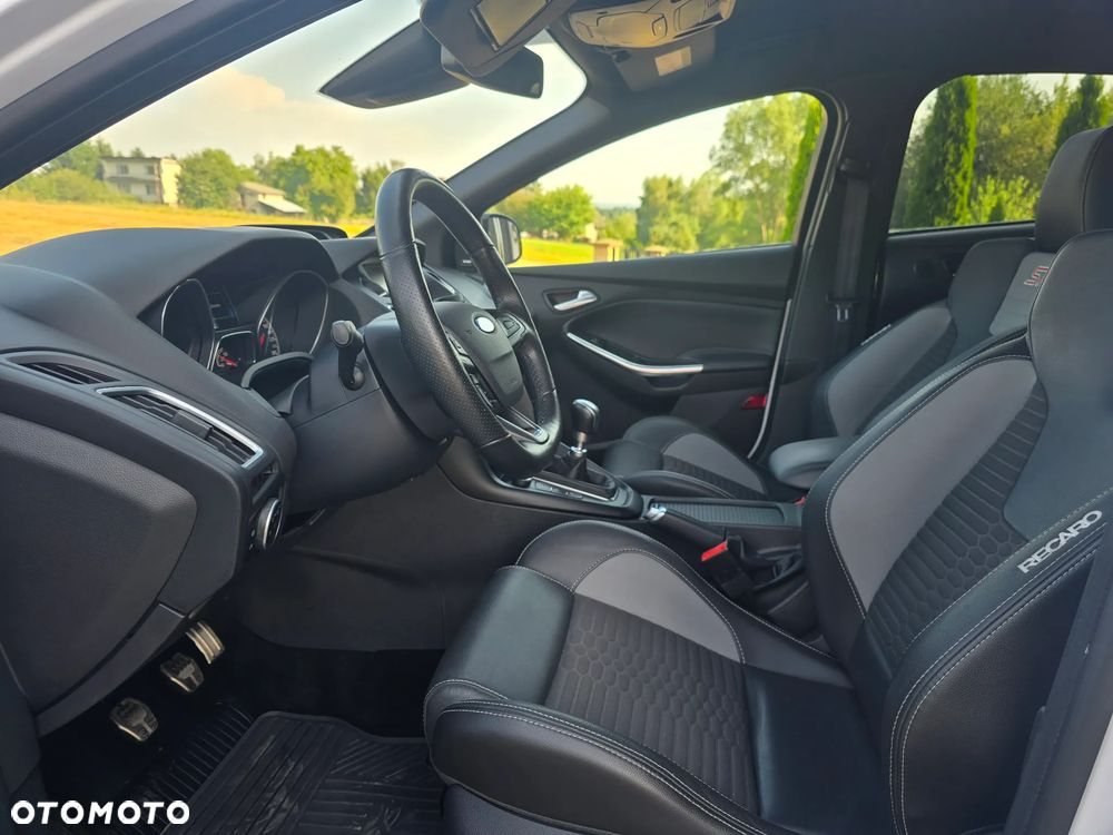 Ford Focus 2.0 EcoBoost ST mit Leder-Sport-Paket - 14