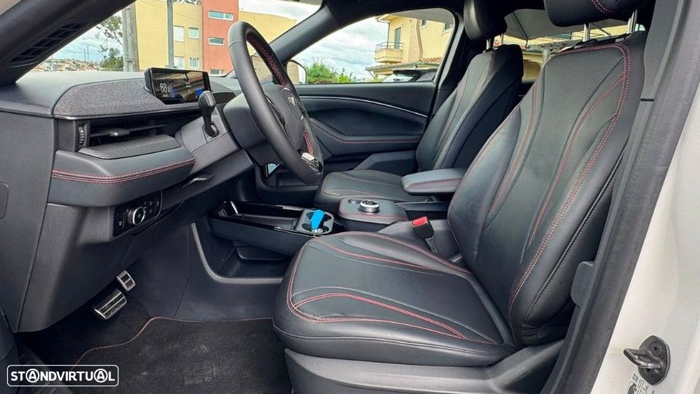 Ford Mustang Mach-E AWD PREMIUM - 24