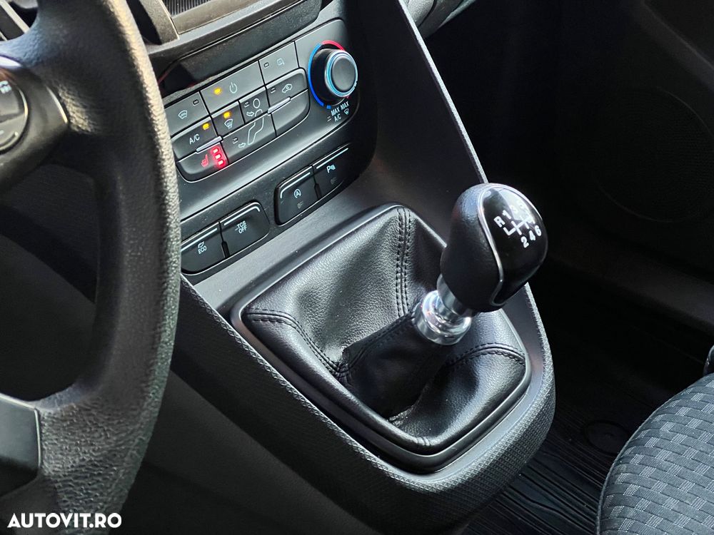 Ford Transit Connect - 15