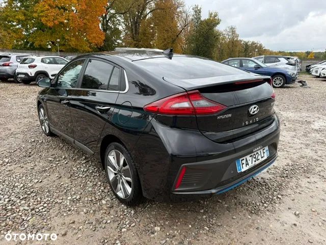 Hyundai IONIQ - 7
