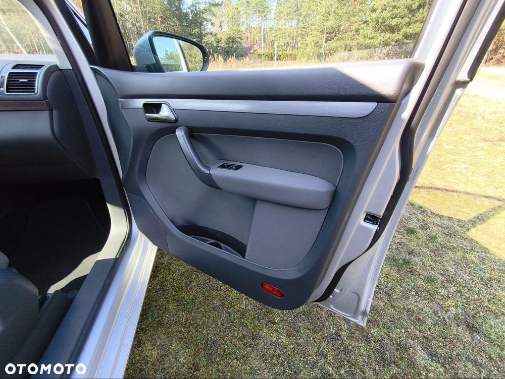 Volkswagen Touran 1.6 TDI DPF BlueMotion Technology DSG Comfortline - 12