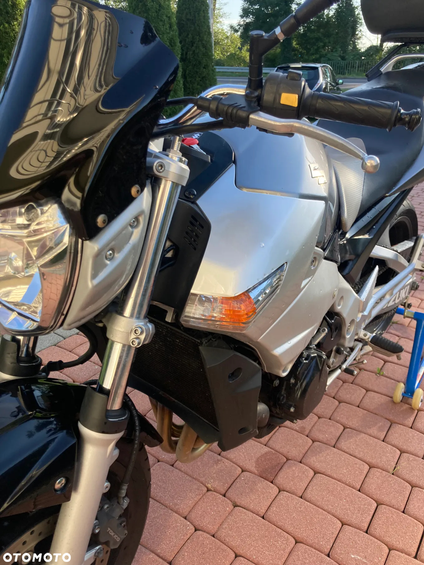 Suzuki GSR - 10
