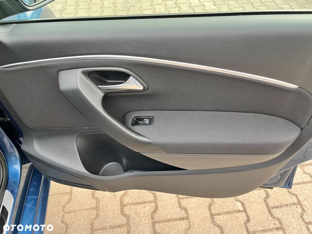 Volkswagen Polo 1.4 TDI Blue Motion Technology Lounge - 20