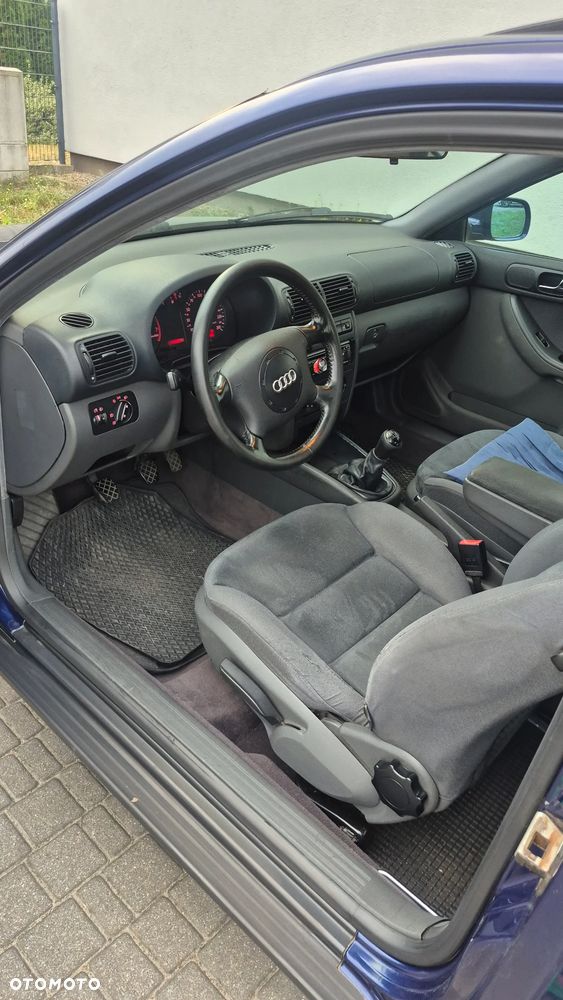 Audi A3 3-drzwiowe 1.6 Ambition - 12