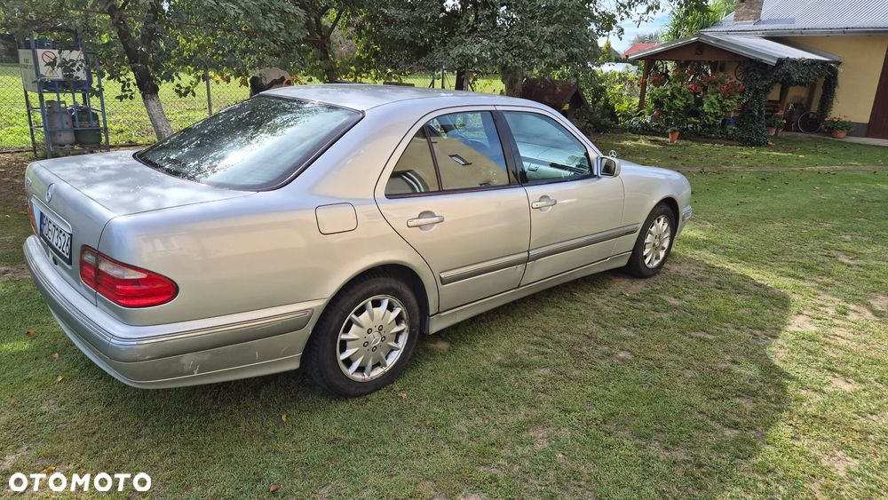 Mercedes-Benz E-Class 2000 photo 5
