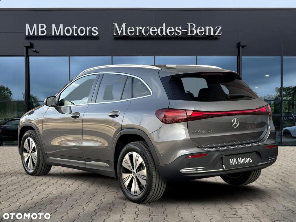 Mercedes-Benz EQA - 7