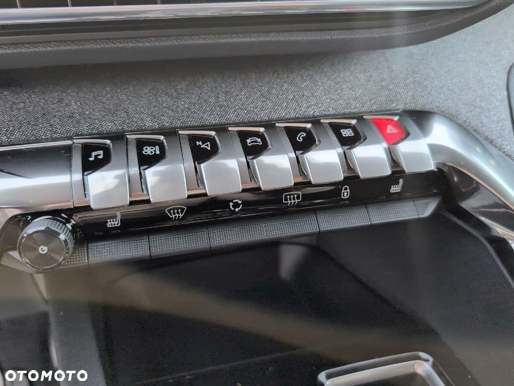 Peugeot 3008 1.2 PureTech Allure Pack S&S EAT8 - 17