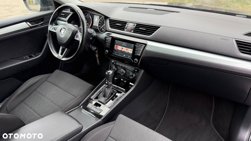 Skoda Superb 2.0 TDI DSG Ambition - 32