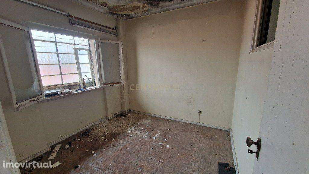 T2 no Centro de Vila Franca de Xira – Excelente Localização - Grande imagem: 2/34