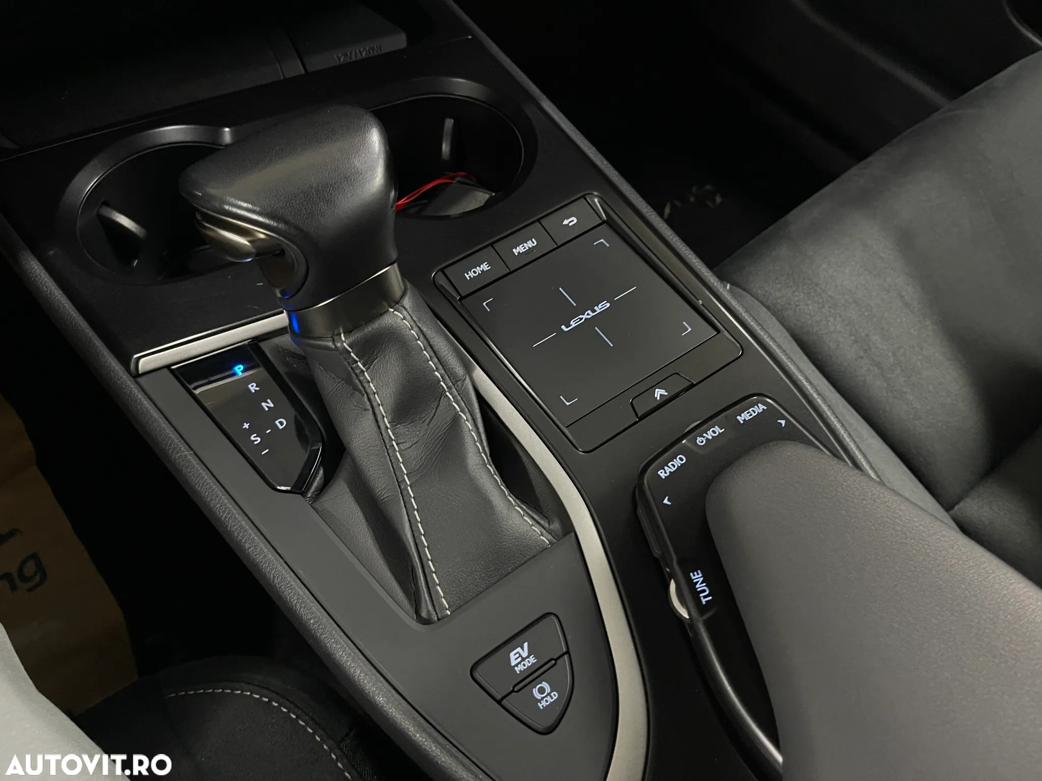 Lexus UX 250h Business Edition - 20