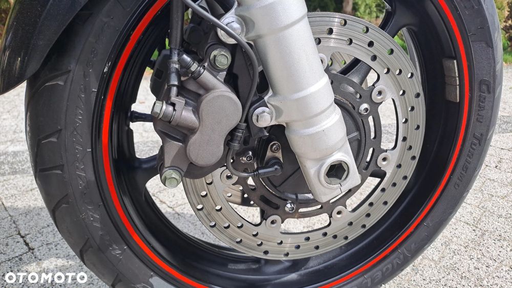 Yamaha FZ - 13