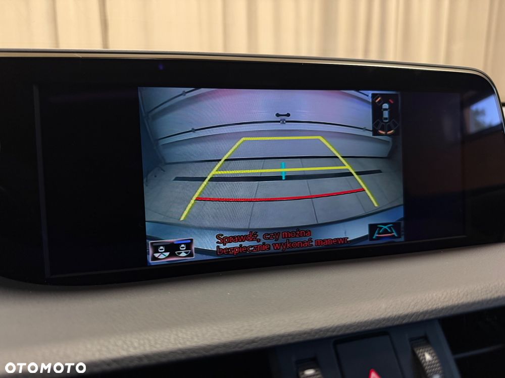Lexus ES 300h Business Edition + - 13