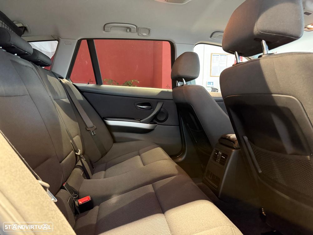 BMW 320 d EfficientDynamics Navigation - 14