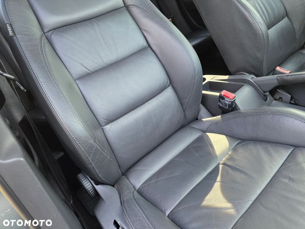 Volkswagen Golf 2.0 TDI DPF GT Sport - 17