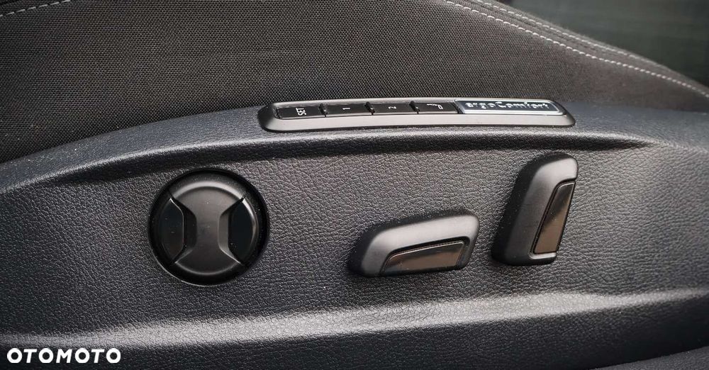 Volkswagen Passat Variant 2.0 TDI SCR DSG 4Motion Business - 17