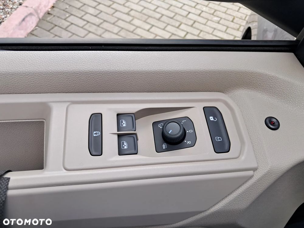 Volkswagen Multivan - 16