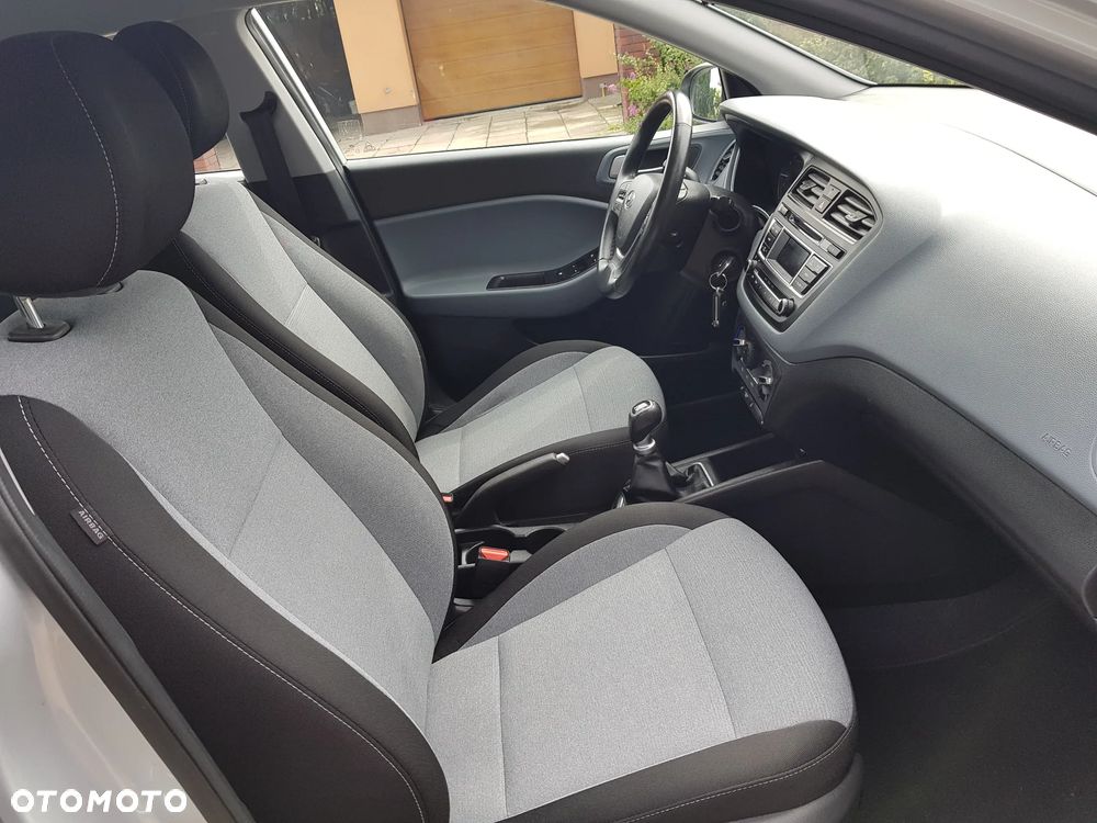 Hyundai i20 1.2 Passion Plus - 25