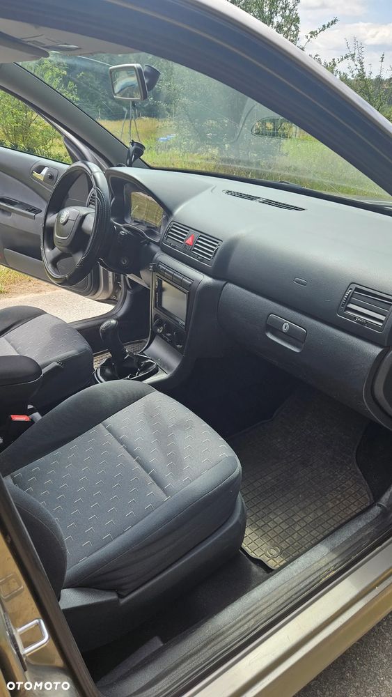 Skoda Octavia 1.6 Tour - 23